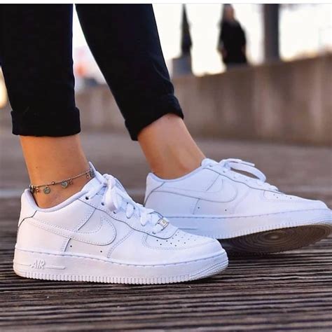 white nike air forces women's